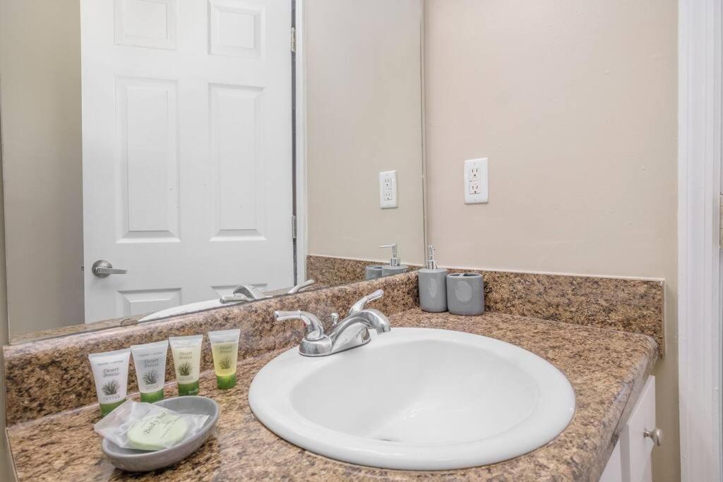 Charming Apartment With Wi-Fi Charlotte Exterior photo